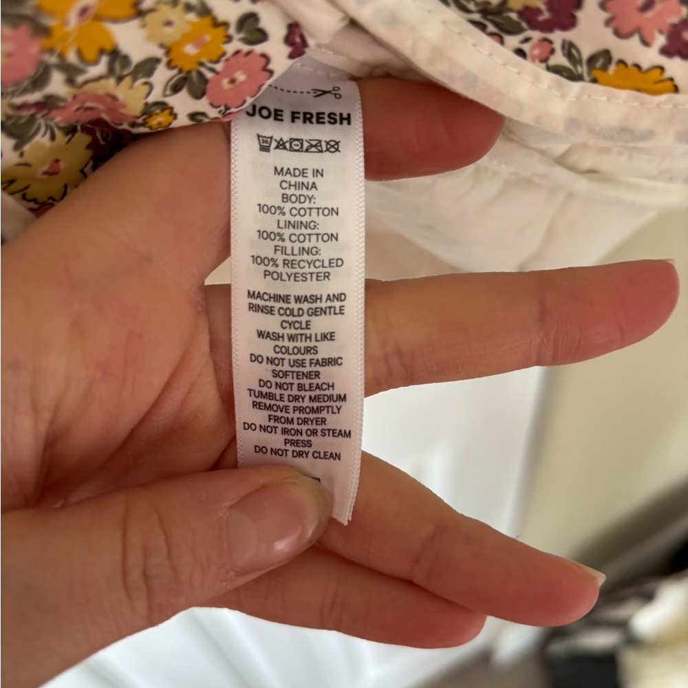 Joe Fresh Jillian Harris x Joe Spring Floral Fresh
Quilted Jacket Size Medium - Picture 9 of 12